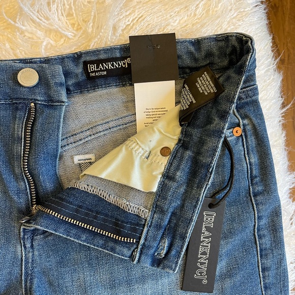 BLANKNYC Classic Stretch Cut Off Distressed Women’s The Astor Denim Jean Shorts - Picture 4 of 7